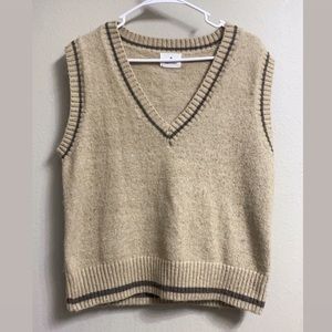 Vintage knitted beige vest
